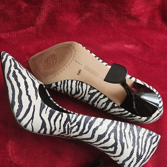 Vincent Camuto Kamerna3 Pumps, Size 9.5M. Black & White Tigre Lizard colors. - Picture 6 of 7